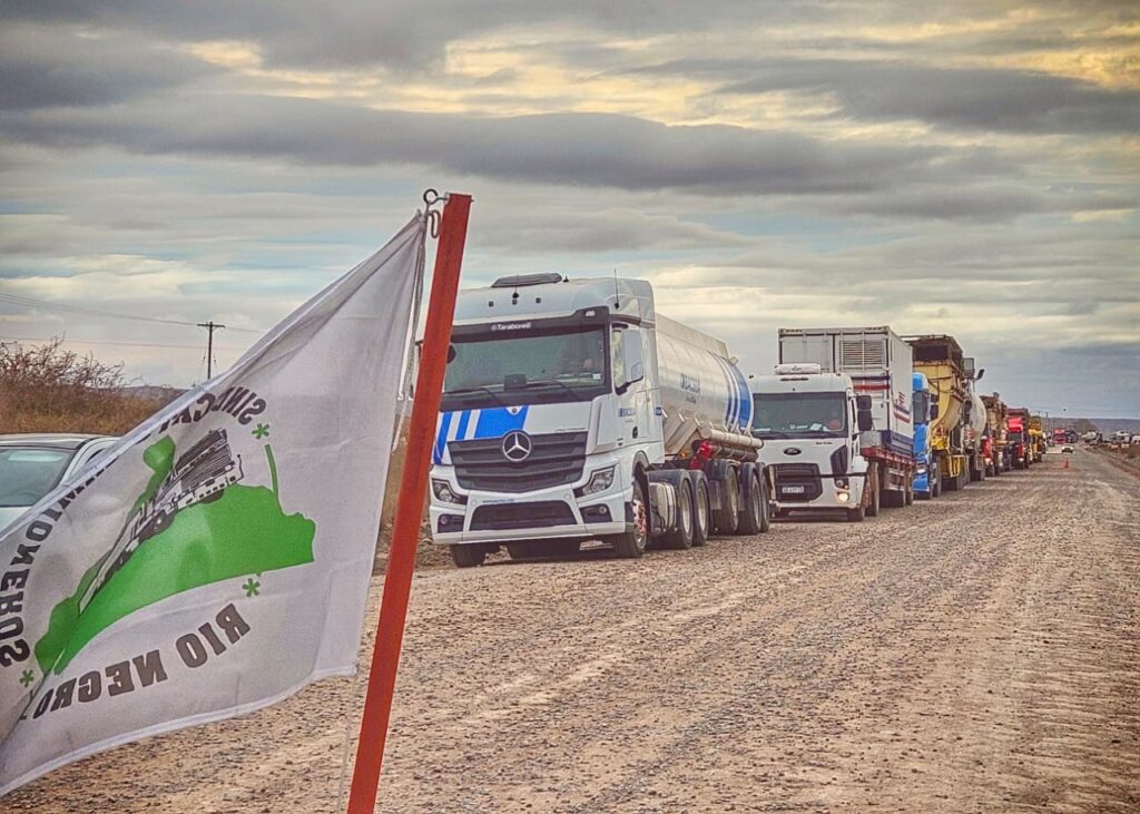 CAMIONEROS Y OPERADORAS RETOMAN NEGOCIACIONES LUEGO DEL DURO PARO